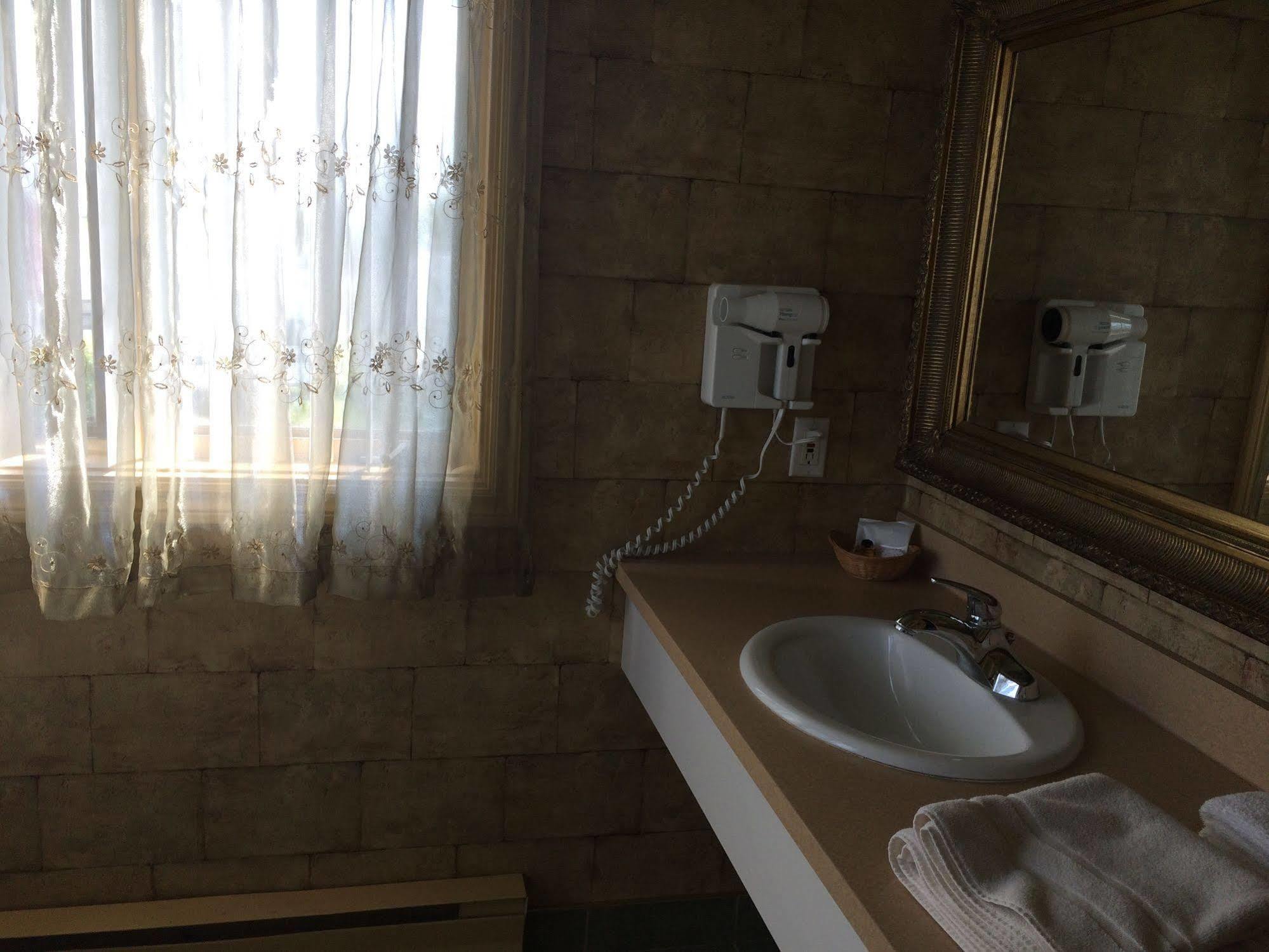 Motel-Auberge Helene Victoriaville Ngoại thất bức ảnh