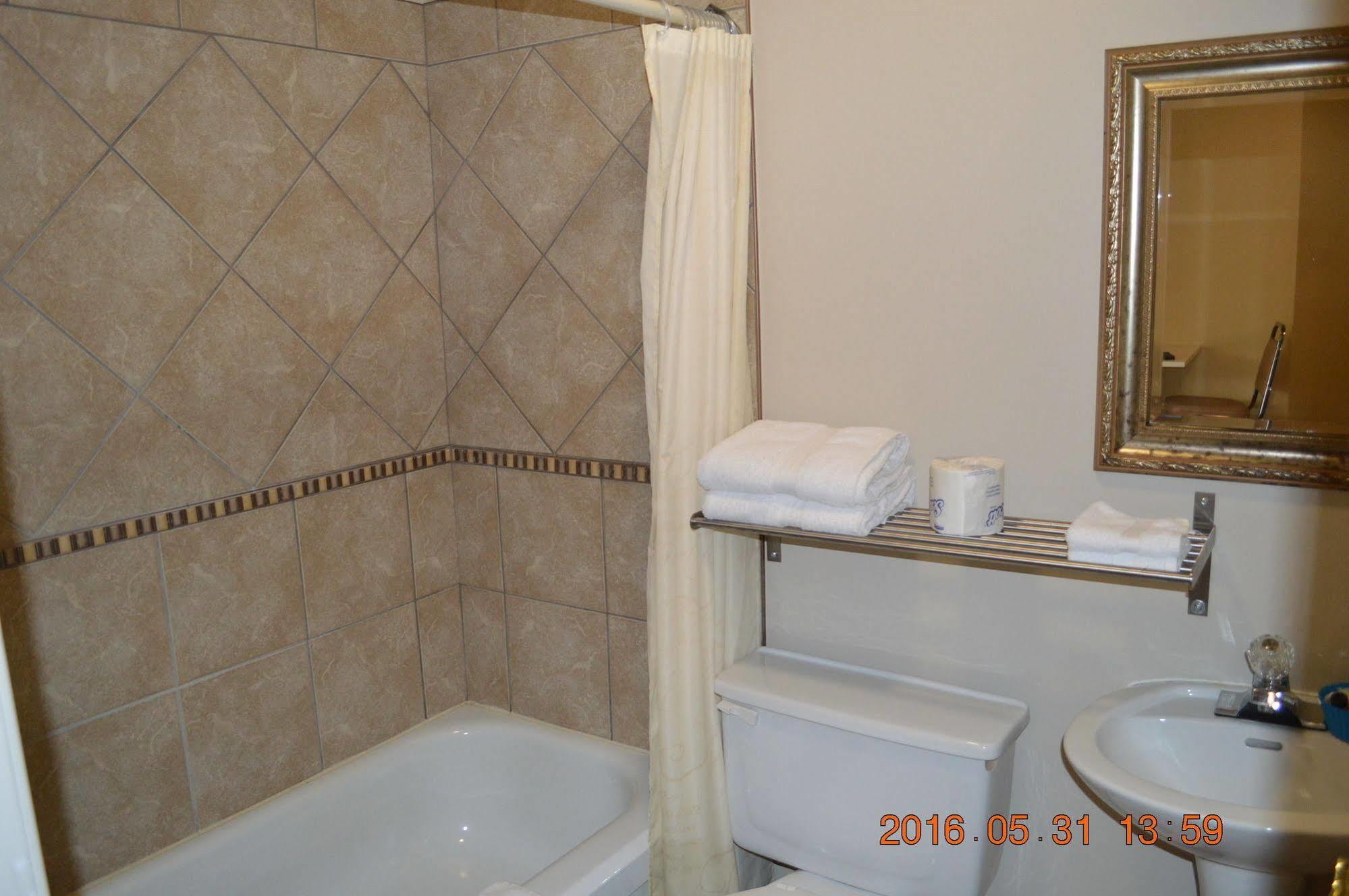 Motel-Auberge Helene Victoriaville Ngoại thất bức ảnh