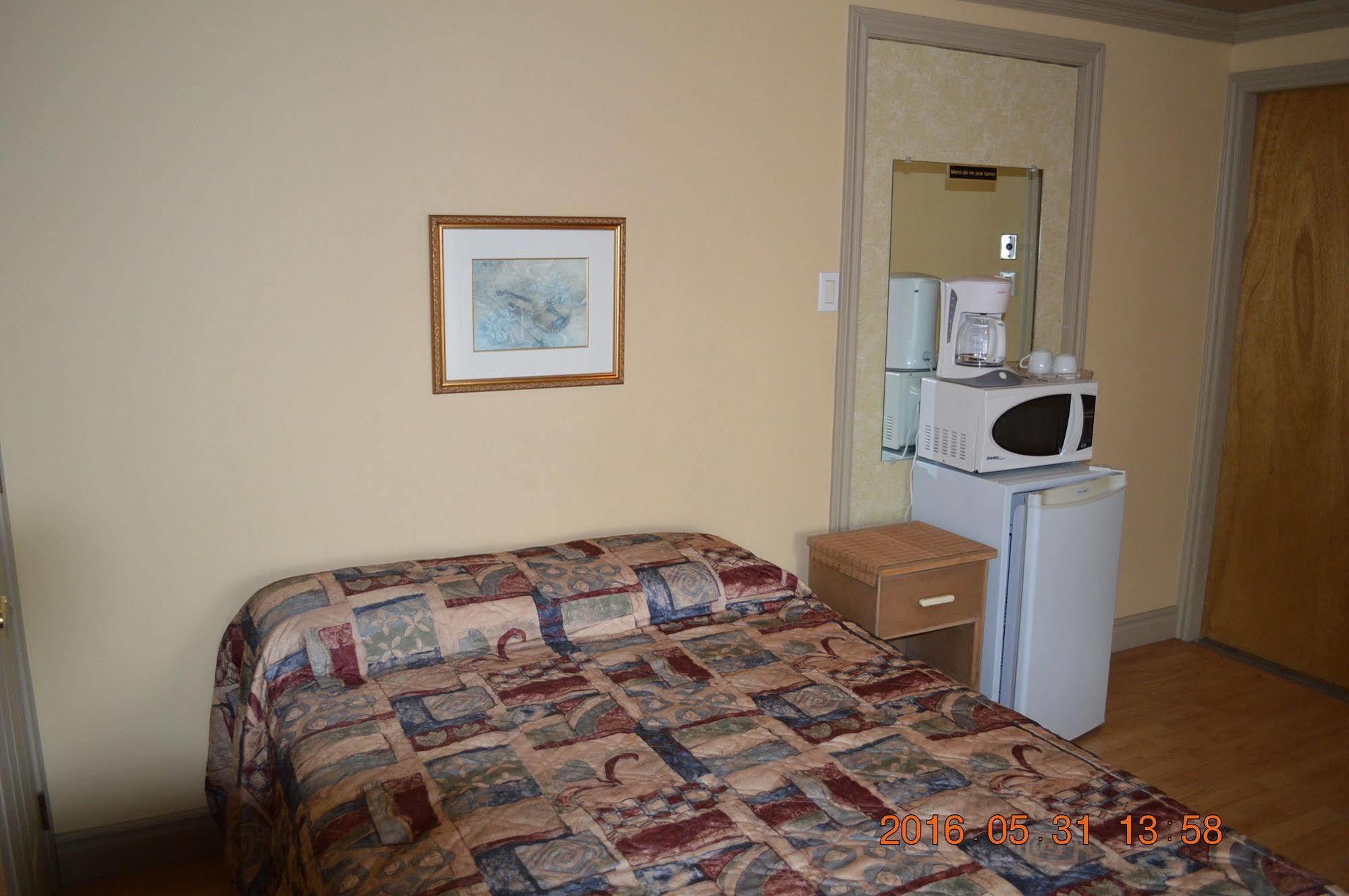 Motel-Auberge Helene Victoriaville Ngoại thất bức ảnh