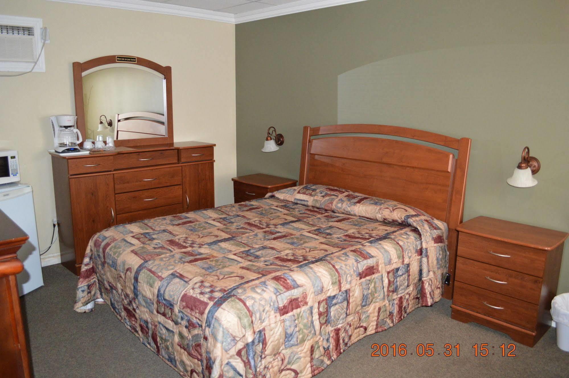 Motel-Auberge Helene Victoriaville Ngoại thất bức ảnh