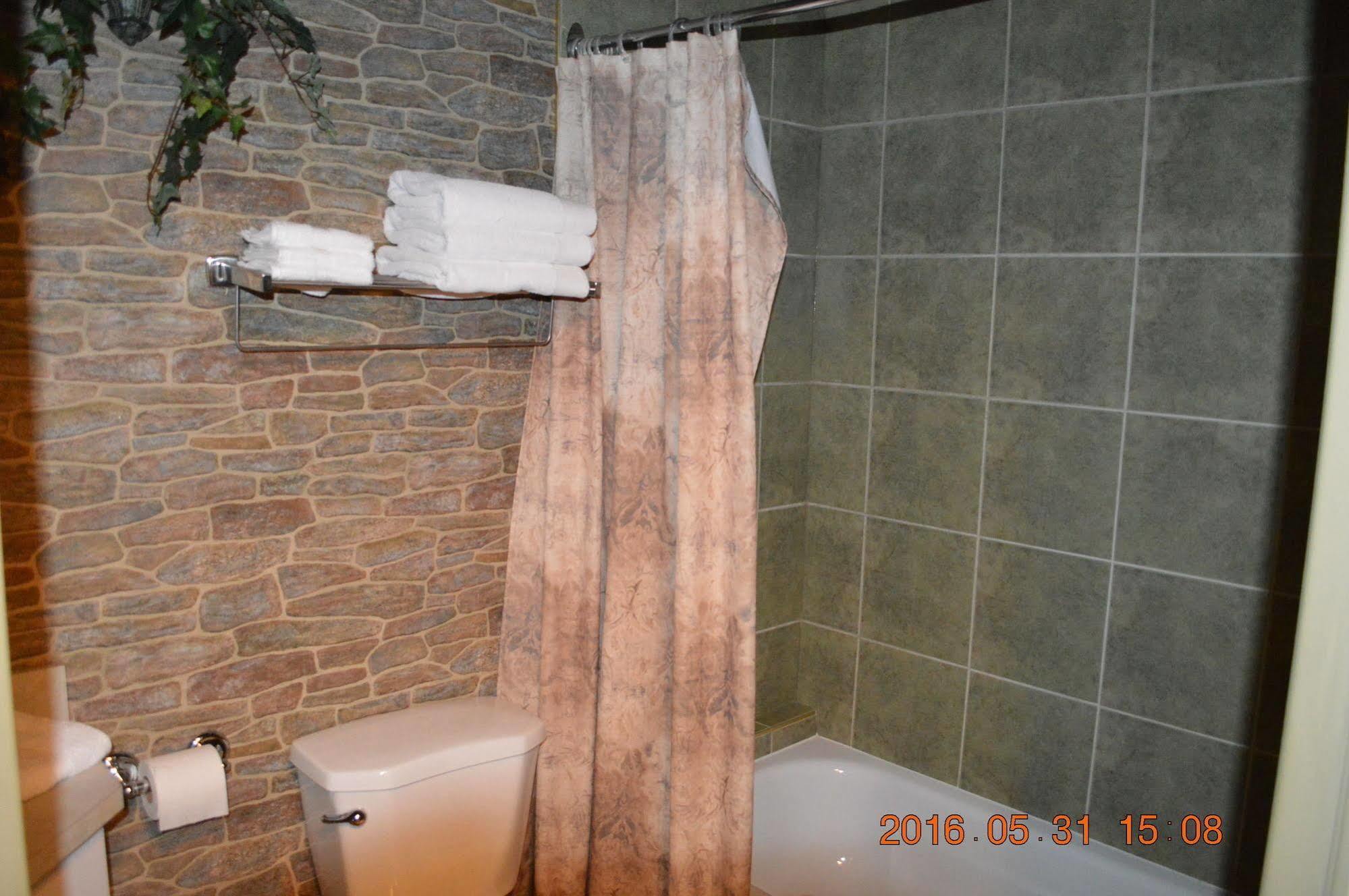 Motel-Auberge Helene Victoriaville Ngoại thất bức ảnh