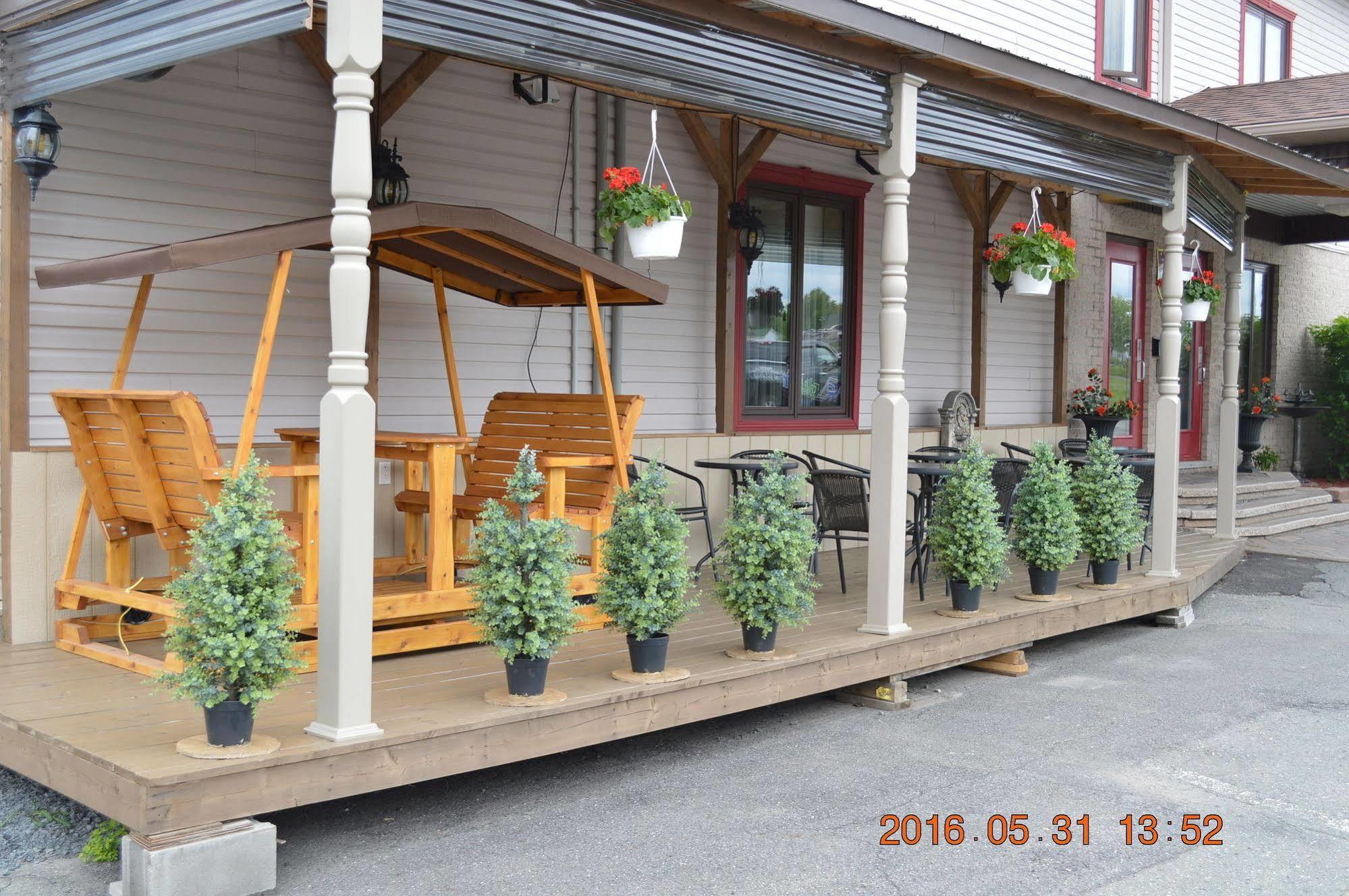 Motel-Auberge Helene Victoriaville Ngoại thất bức ảnh